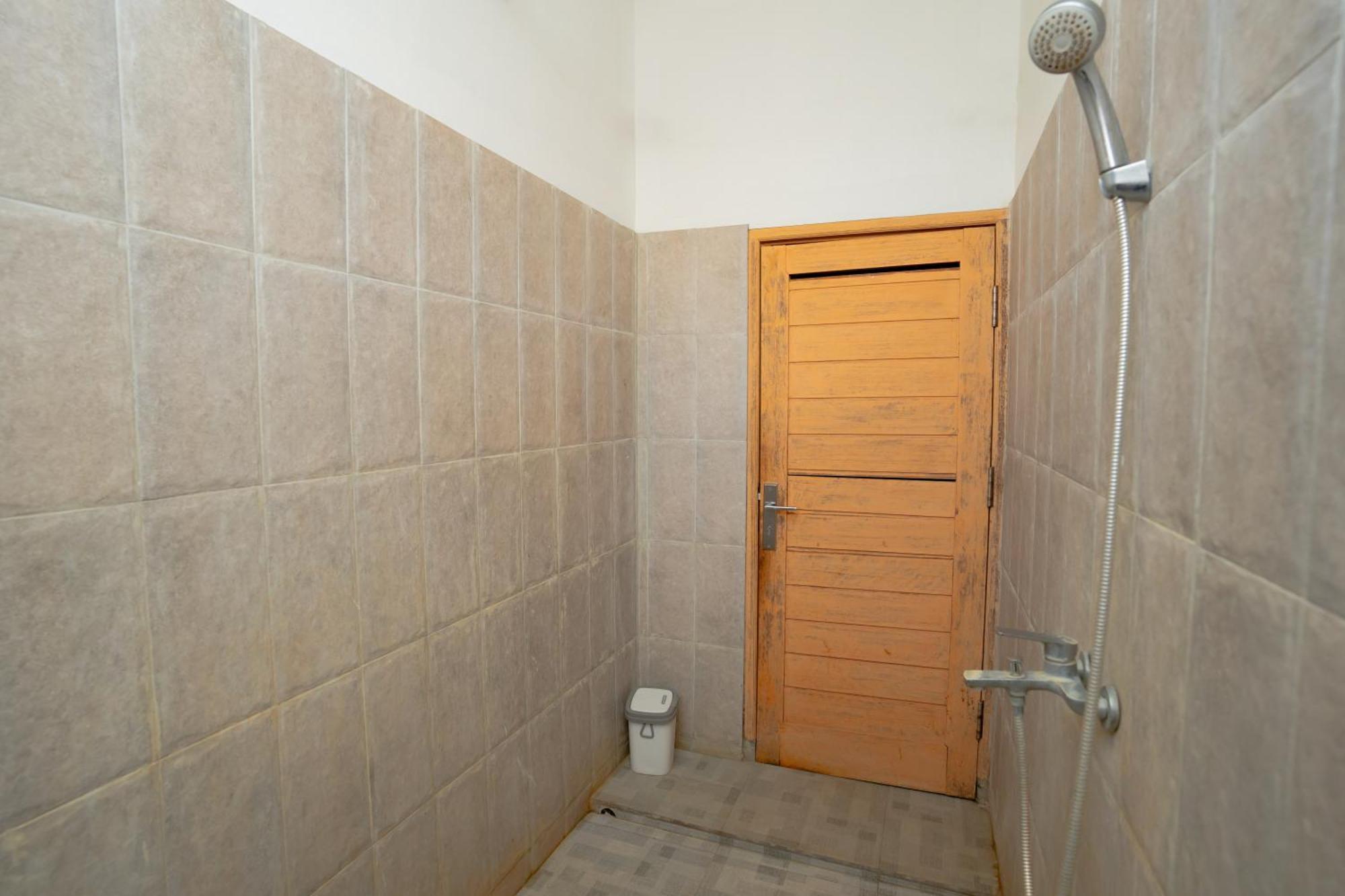 Reddoorz Syariah Near Lombok Epicentrum Mall Матарам Екстериор снимка