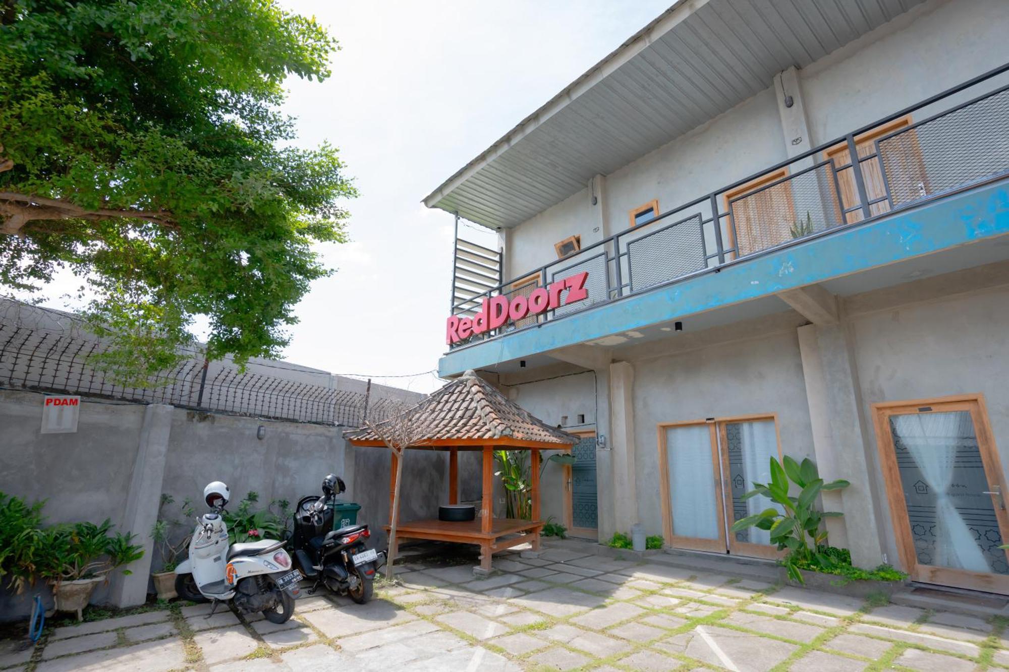 Reddoorz Syariah Near Lombok Epicentrum Mall Матарам Екстериор снимка